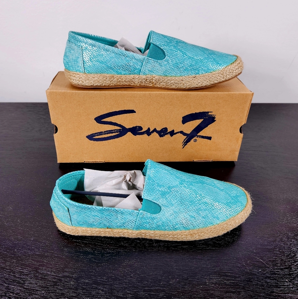 Size 10 SEVEN7 teal snakeskin print, flat Espadrille loafers